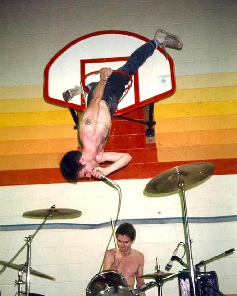 Quand les punks de Fugazi ont joué à cochon pendu dans un gymnase de Philadelphie